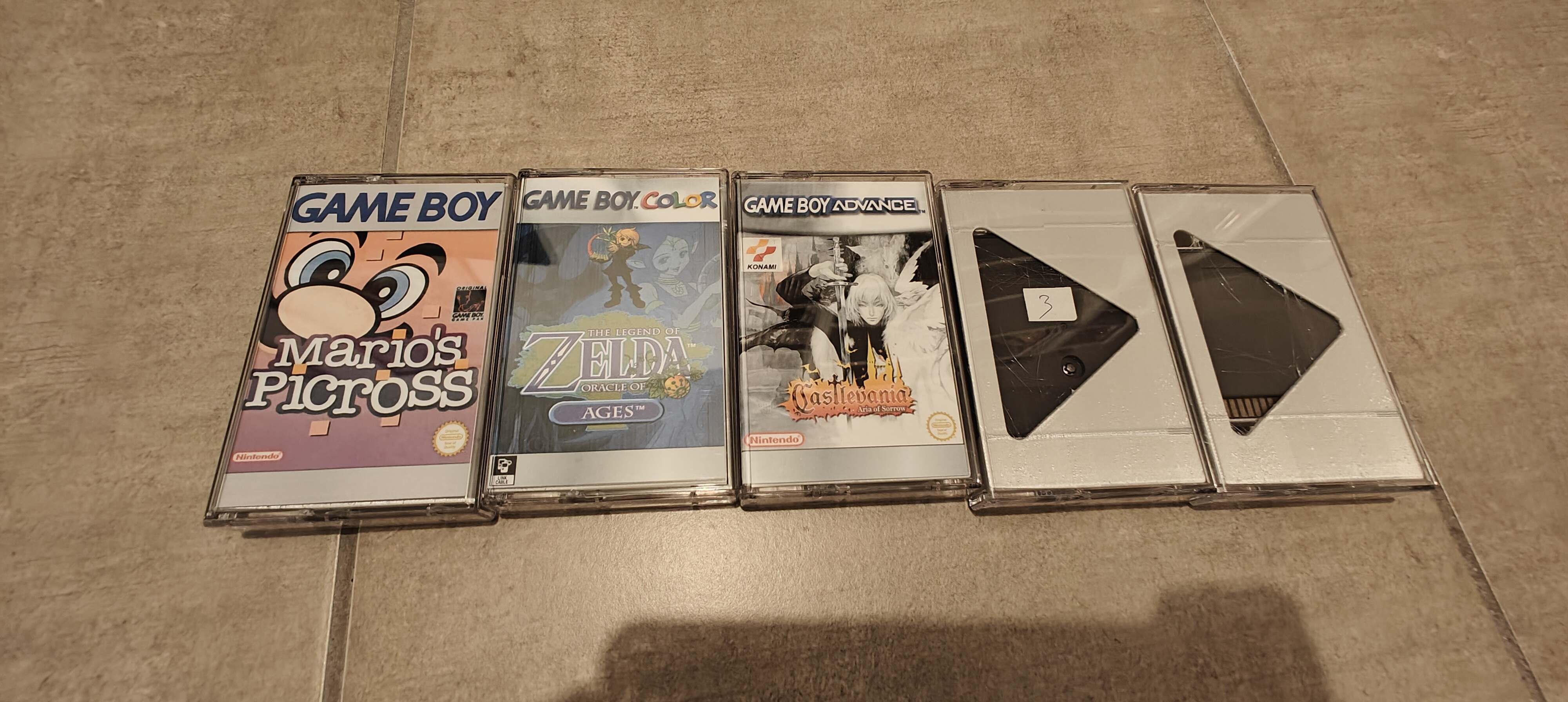 Pochettes en place dans les boîtiers