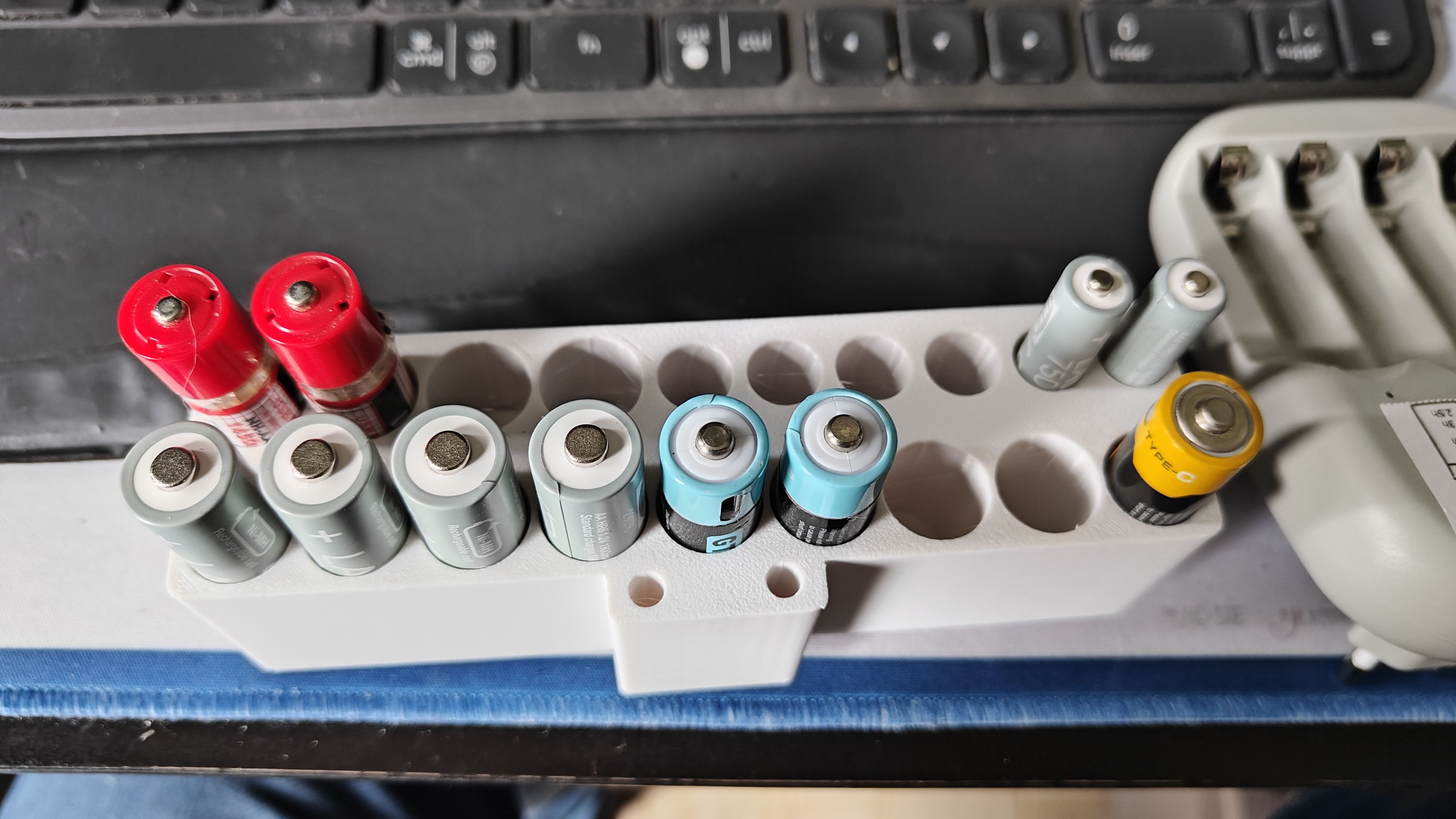 Support pour ranger des piles rechargeable